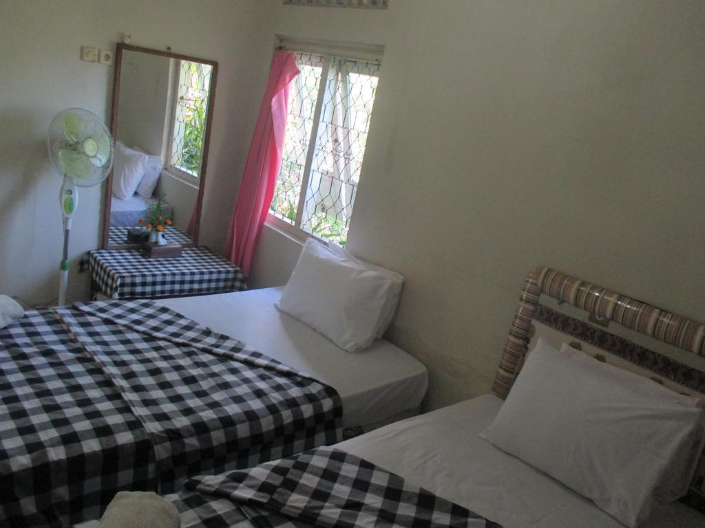 Esa Di Kubu Homestay Singaraja Exteriör bild