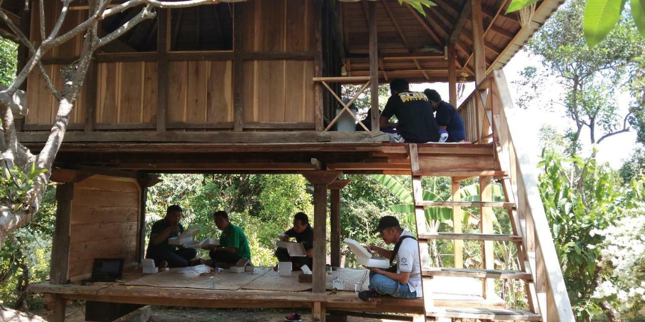 Esa Di Kubu Homestay Singaraja Exteriör bild
